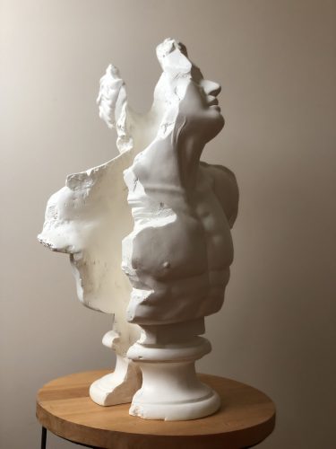 Marina Mankarios, Achille fragmenté, 2022, Plâtre H57x L40 x P32 cm