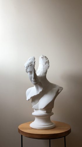 Marina Mankarios, Vénus fragmentée #3, 2022, Plâtre, H50 x L32 x P25cm